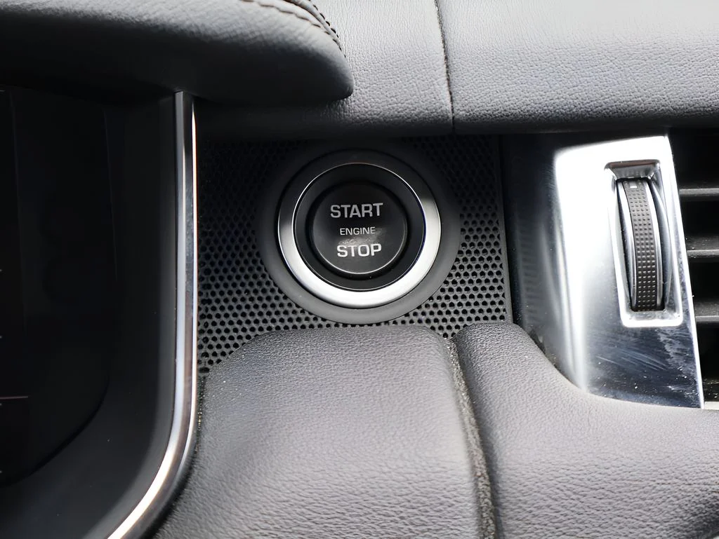 Used 2018 Narvik Black Land Rover HSE image 27