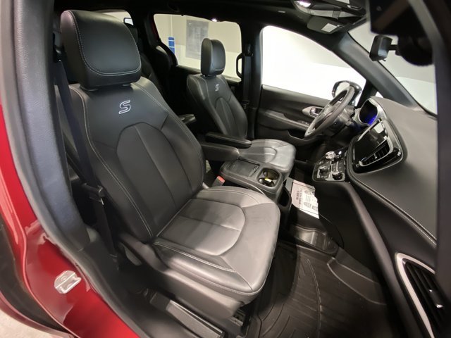 2024 Chrysler Pacifica Touring L - Photo 26