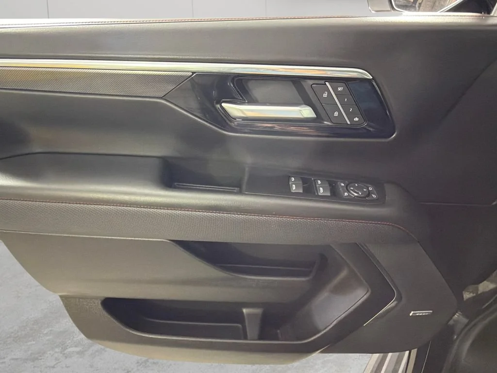 2025 Chevrolet Suburban RST - Photo 25
