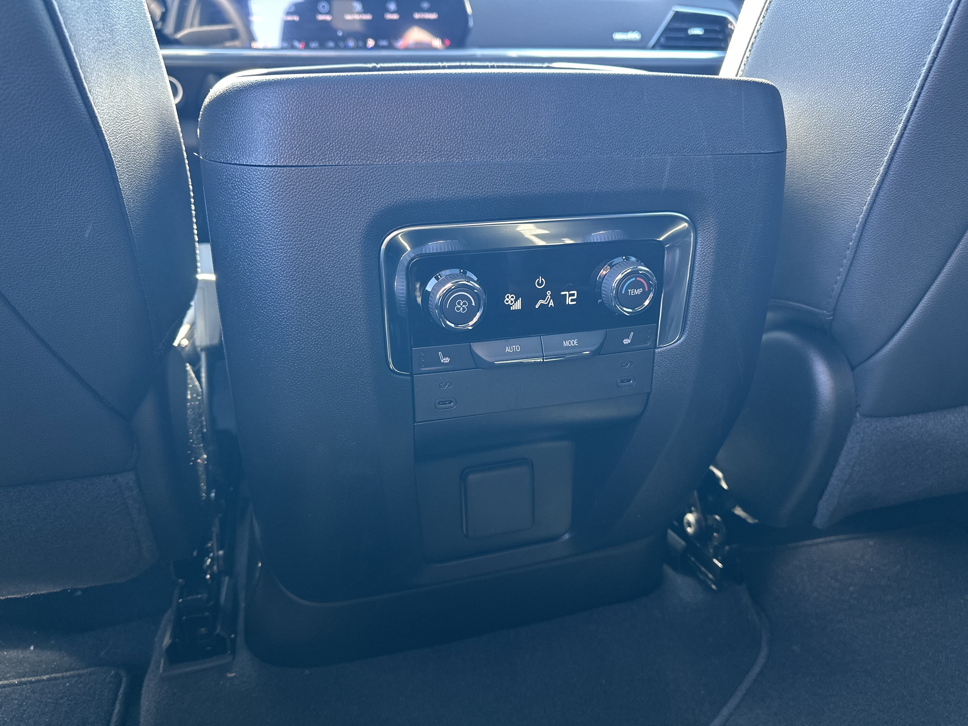 2026 Chevrolet Suburban High Country - Photo 23