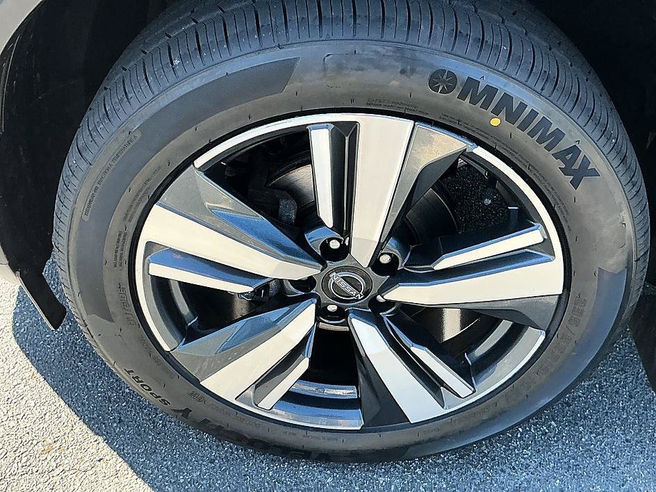 Used 2023 Gun Metallic Nissan SL image 7