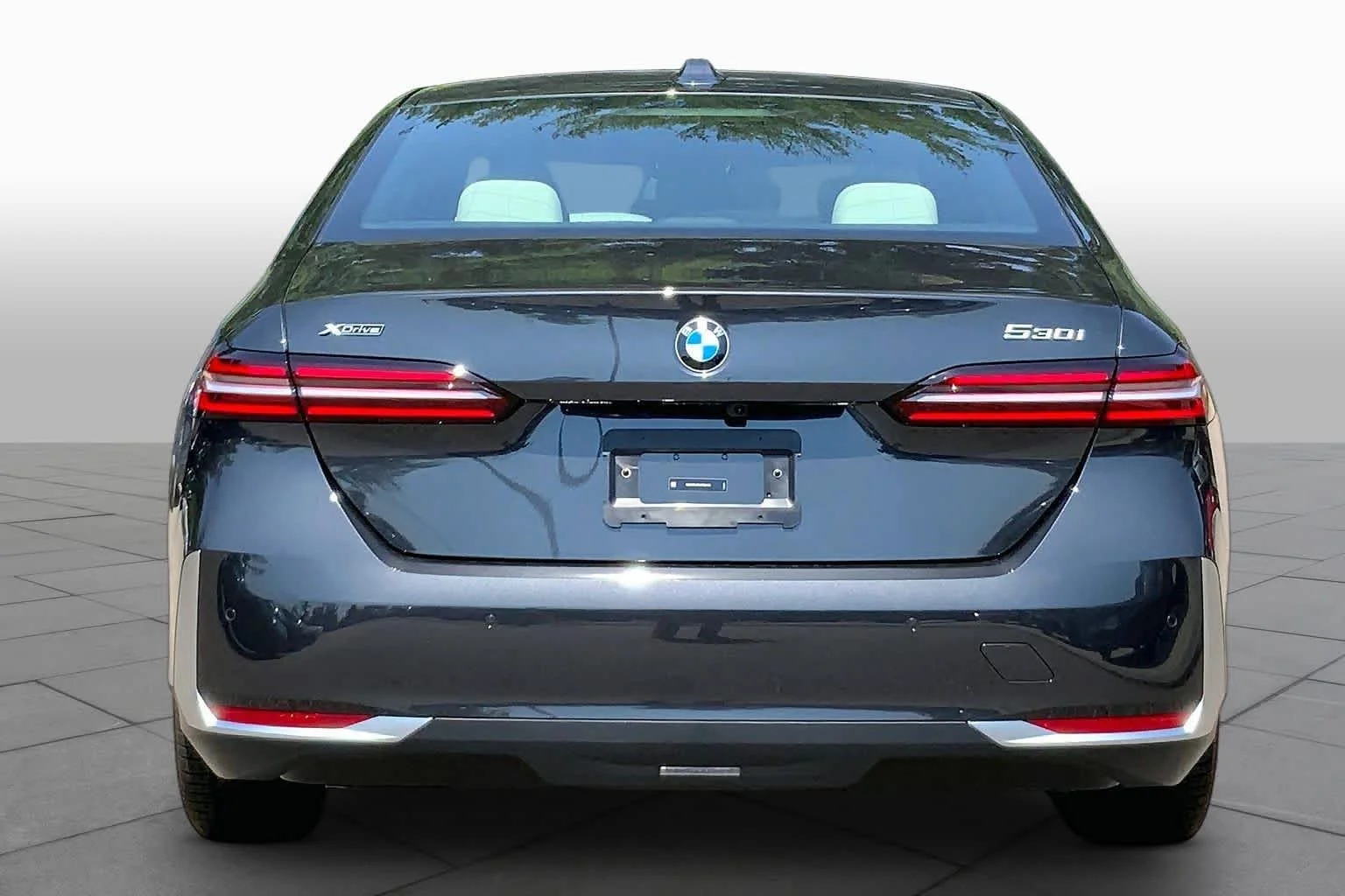 New 2027 Dark Graphite Metallic BMW 530i xDrive image 4