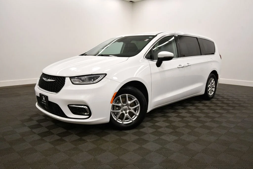 Used 2023 Chrysler Pacifica Touring L with VIN 2C4RC1BG4PR605914 for sale in Rochester, Minnesota