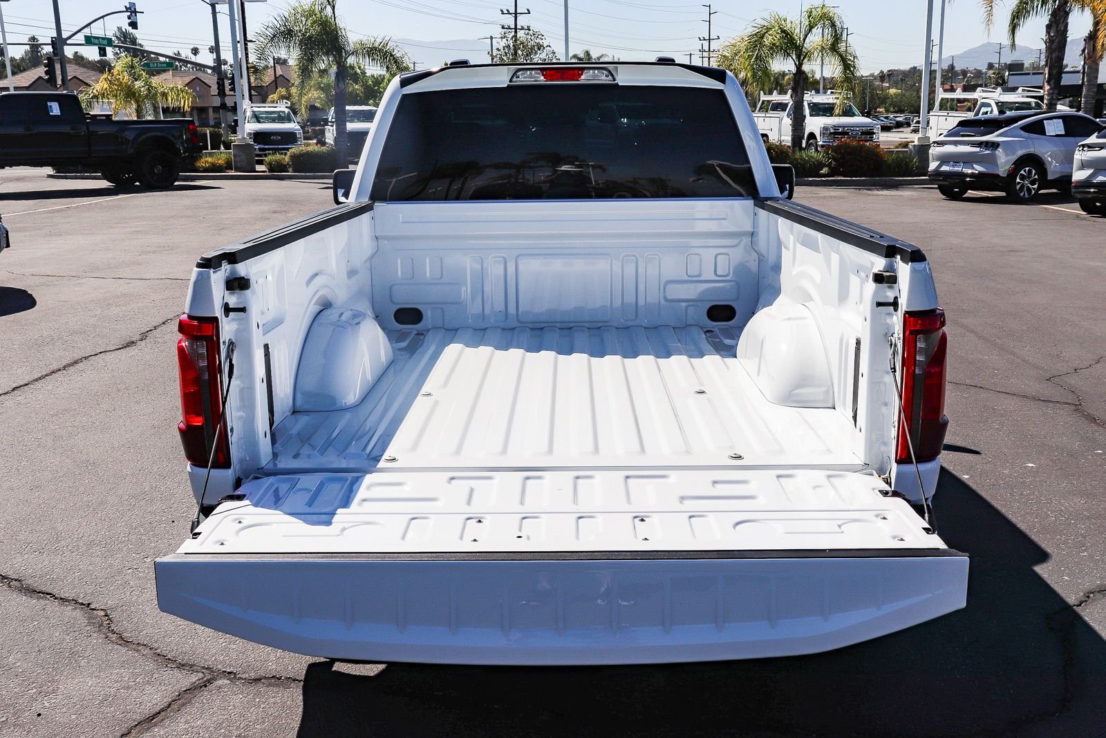 Certified Used 2025 Oxford White Ford XL image 26