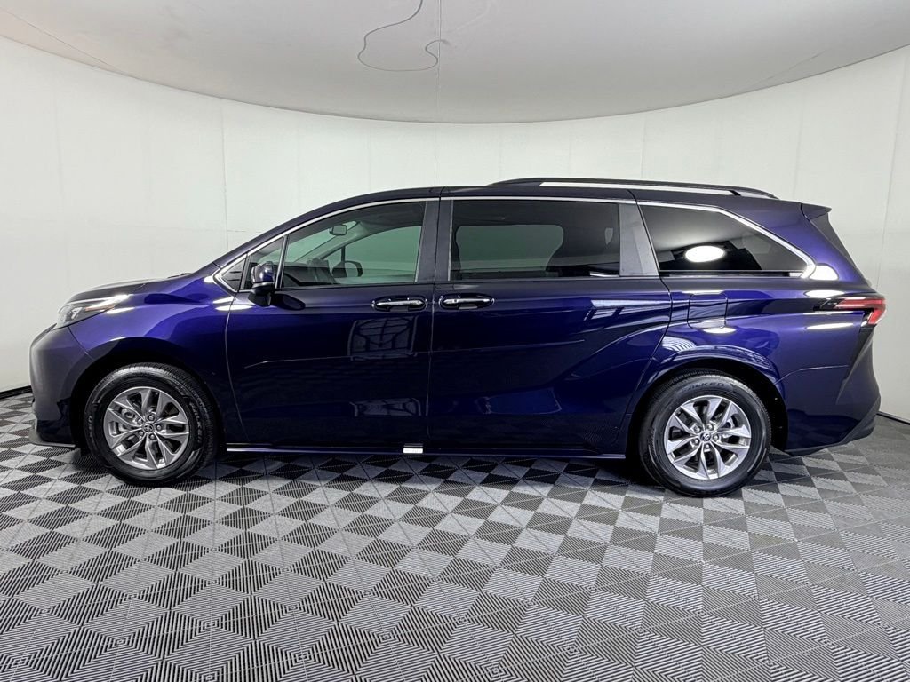 Certified Used 2025  Toyota XLE image 10