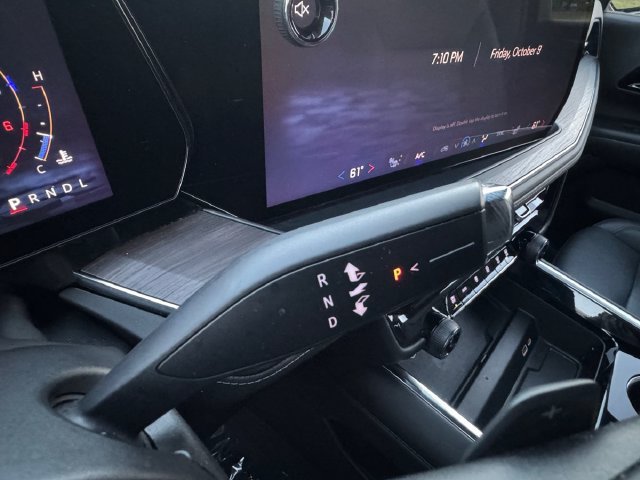 2025 Chevrolet Suburban LT - Photo 12