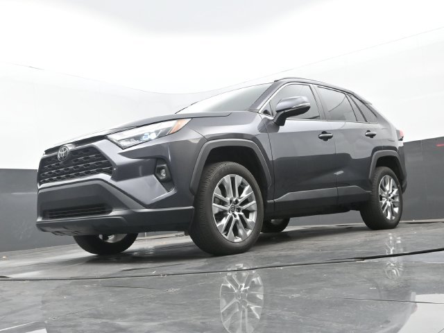 Used 2024 Magnetic Gray Metallic Toyota XLE Premium image 28