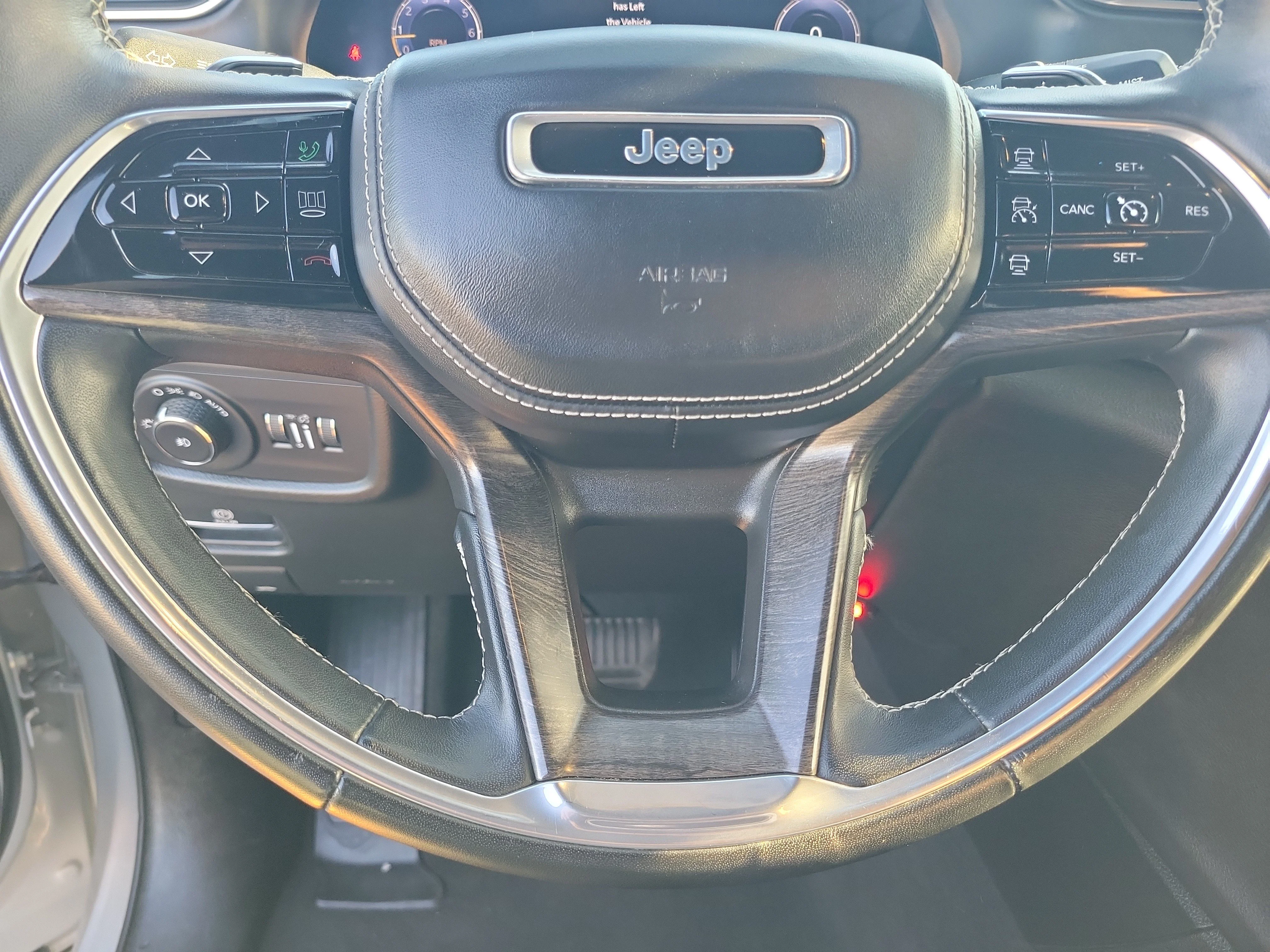 Certified Used 2022 Silver Jeep Overland image 24