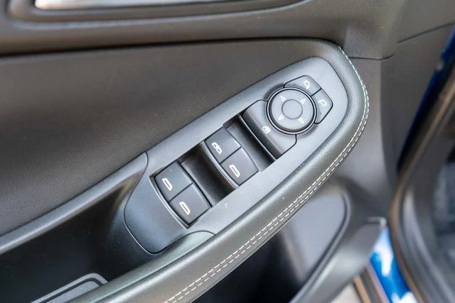 Used 2023 Blue Buick Select image 19
