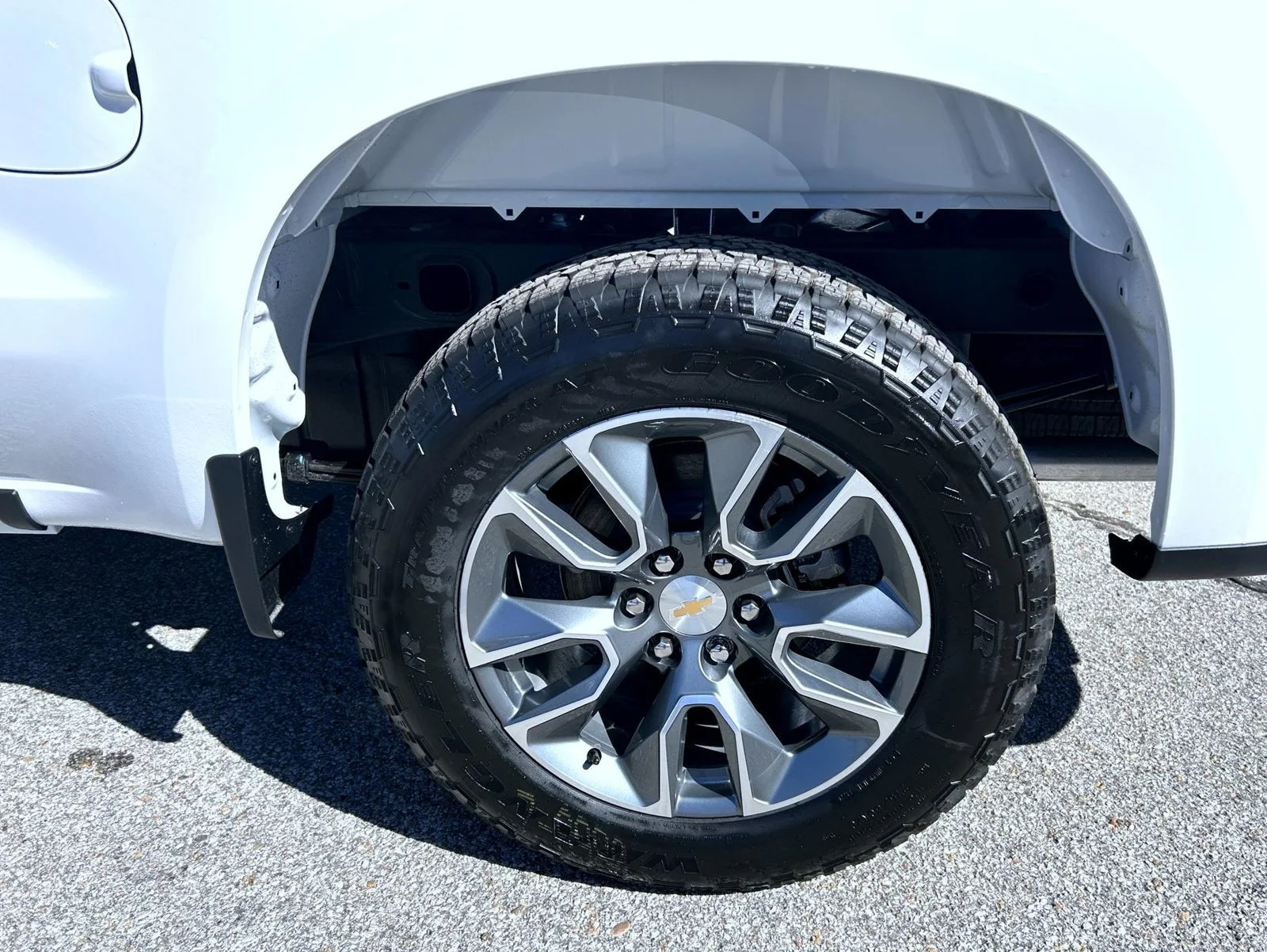 New 2026 Summit White Chevrolet LT image 21