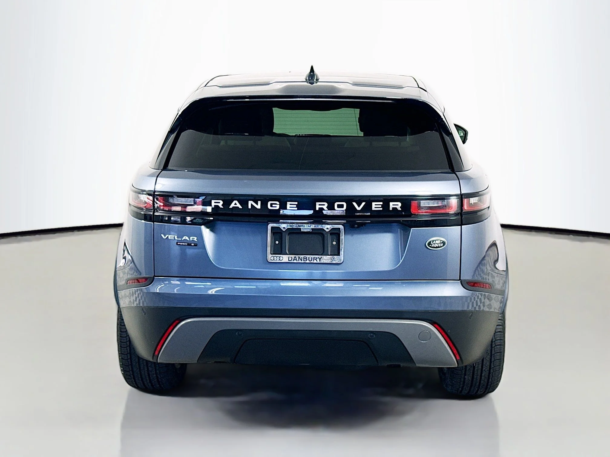 Used 2020 White Land Rover S image 10