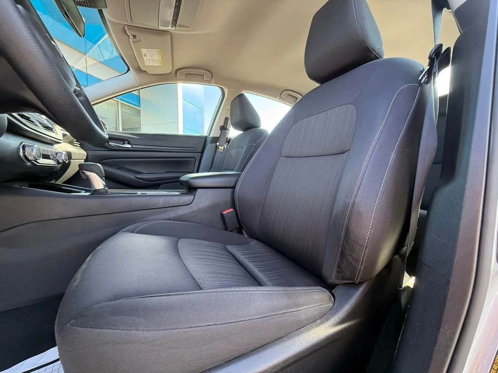 Used 2024 Silver Nissan 2.5 SV image 32