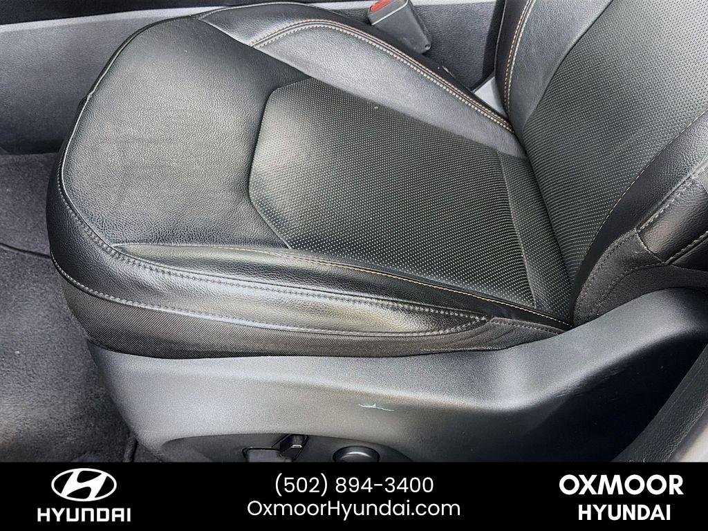 Used 2023 Diamond Black Crystal Pearlcoat Jeep Latitude Lux image 18