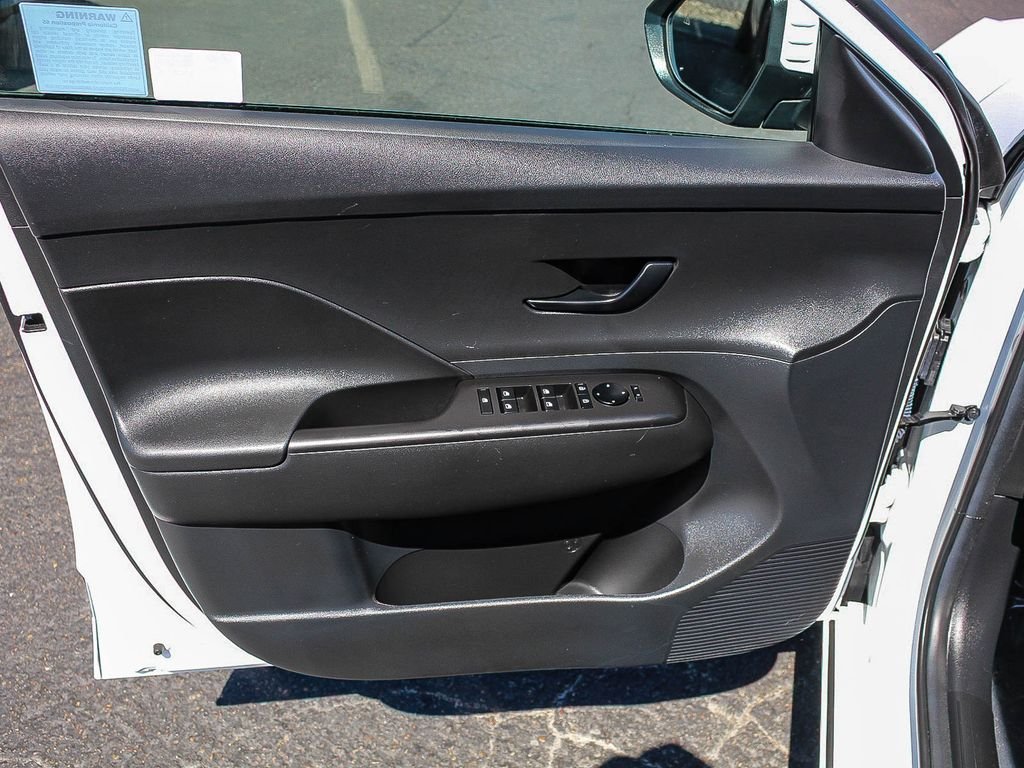 Used 2024 White Hyundai SEL image 21