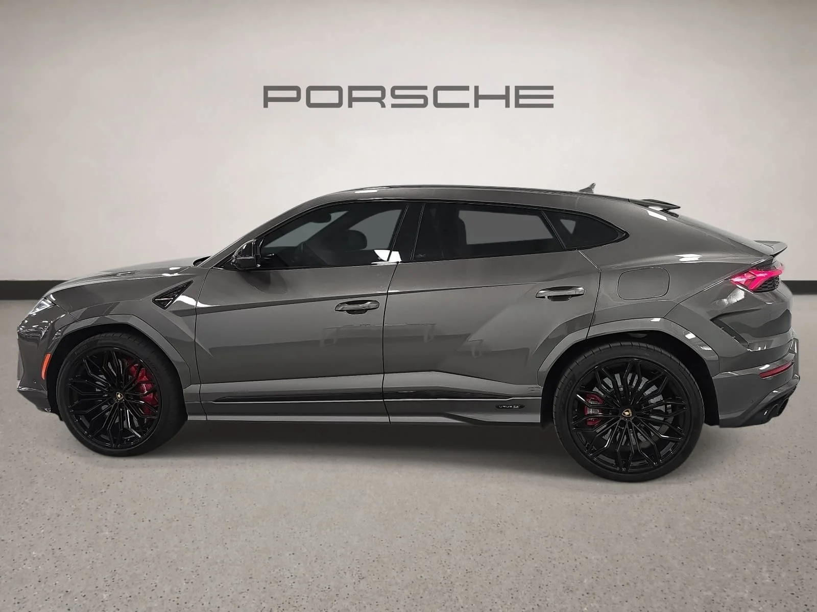 Used 2025 Grigio Keres Metallic Lamborghini SE image 2
