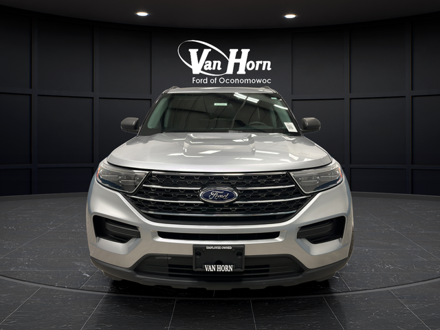 Used 2024 Iconic Silver Metallic Ford XLT image 2