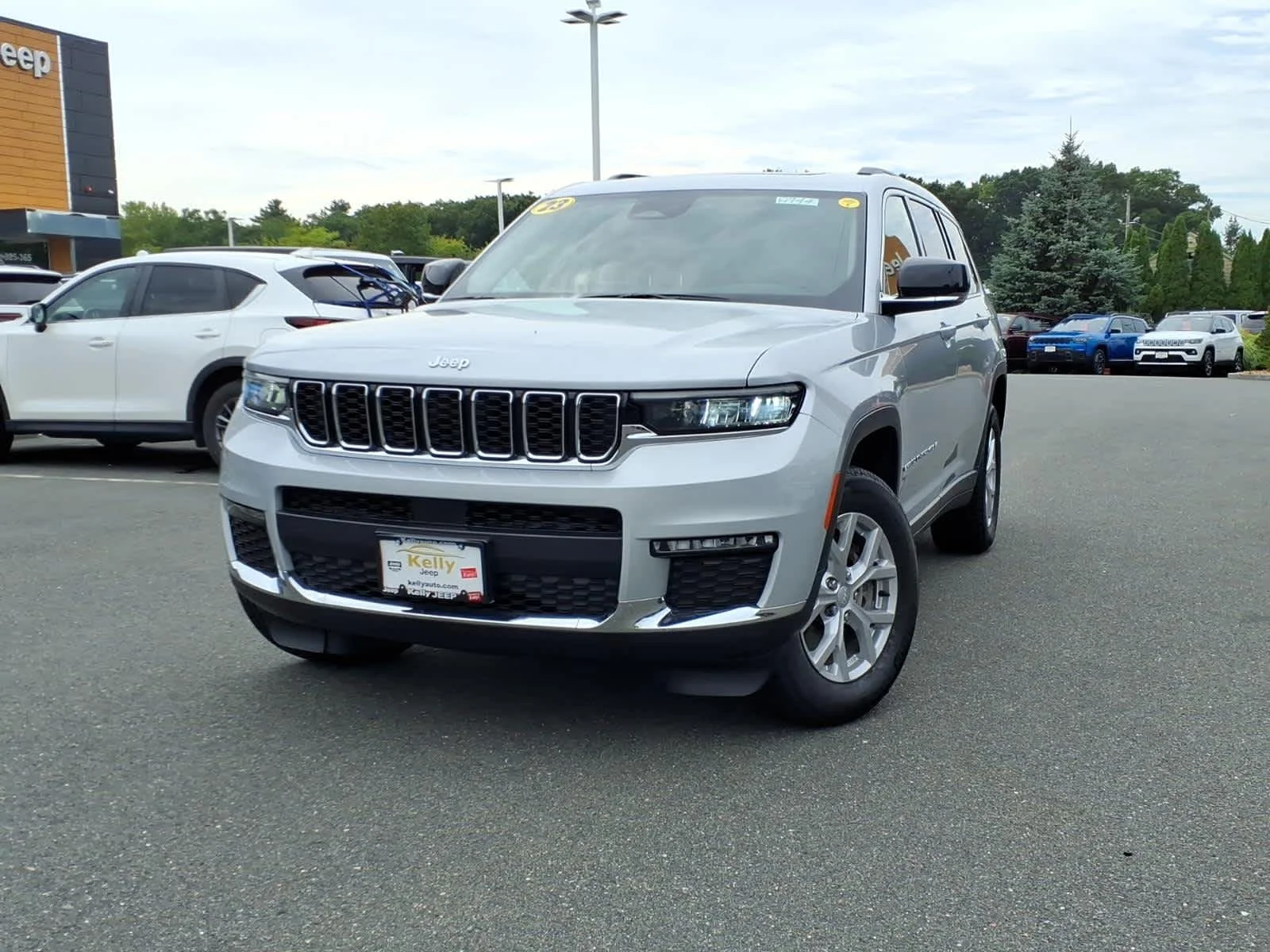 Used 2023 Silver Zynith Jeep Limited image 2