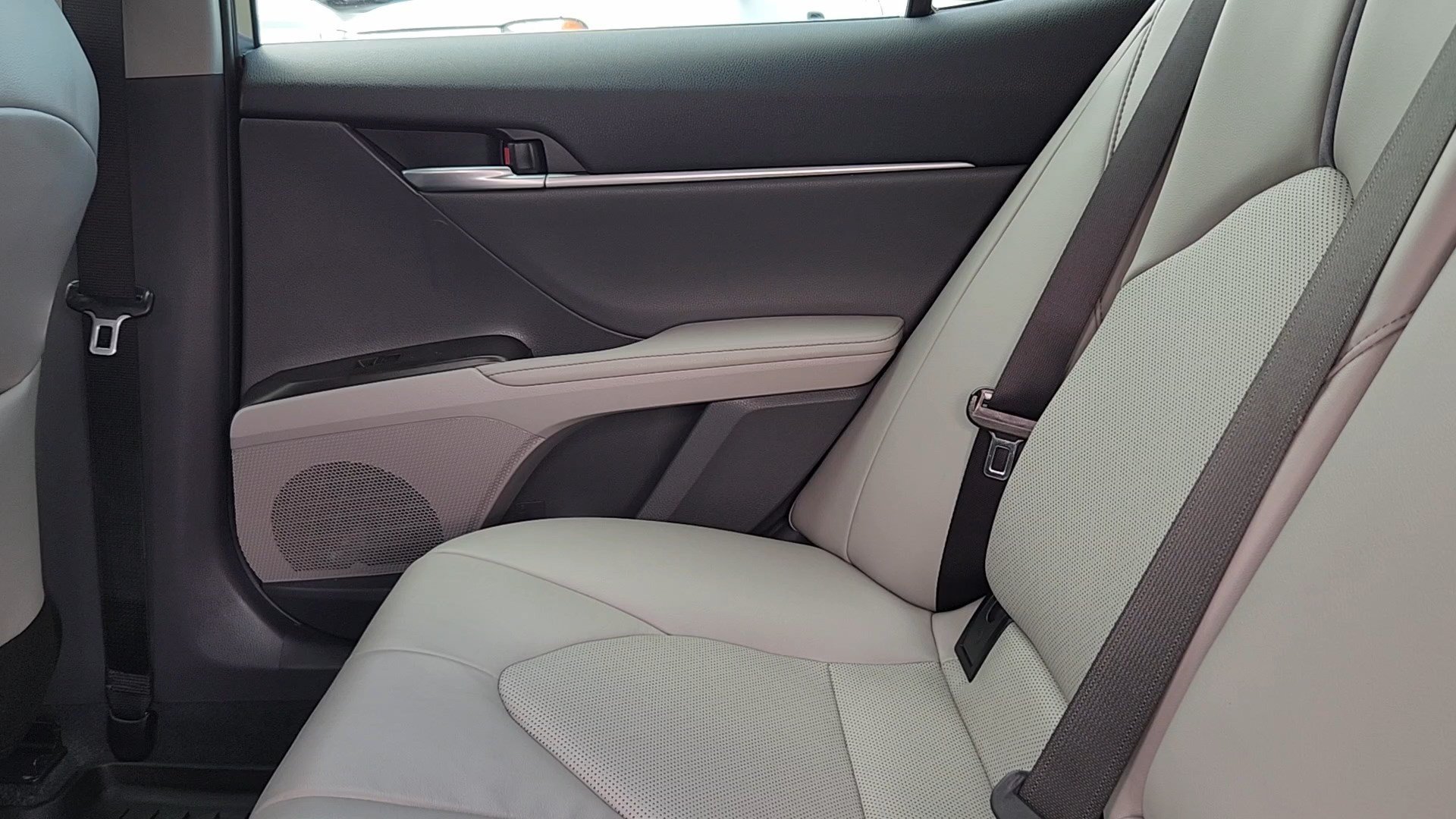 Used 2023 Predawn Gray Mica Toyota XLE image 16
