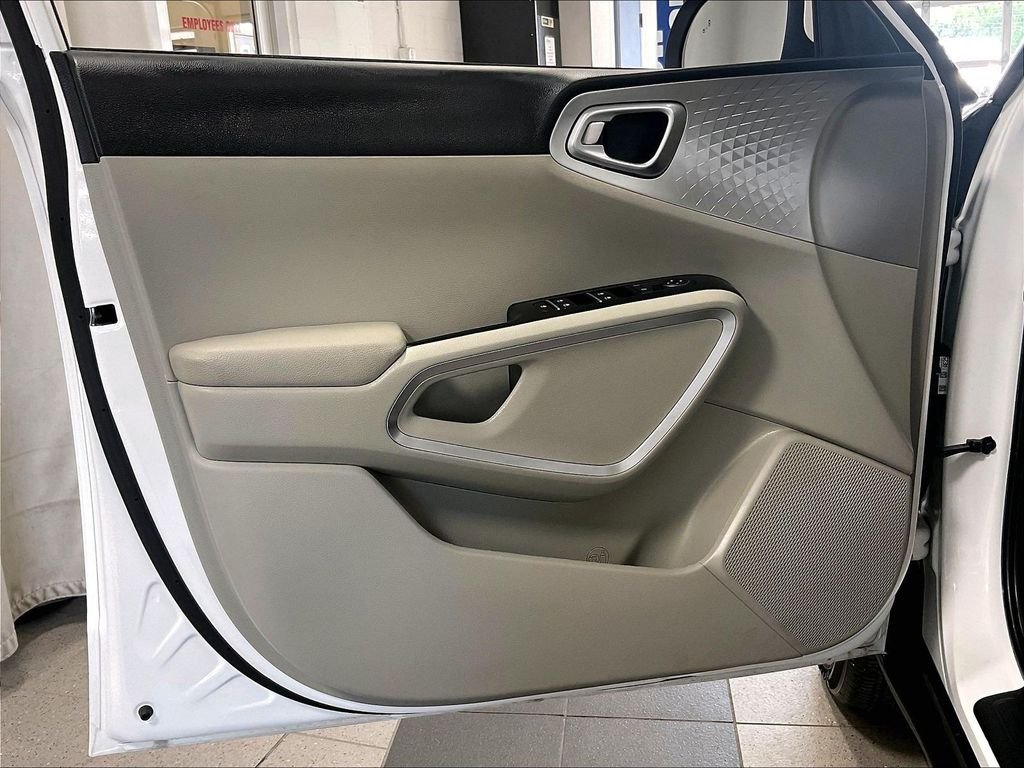 Used 2025 White Kia LX image 9