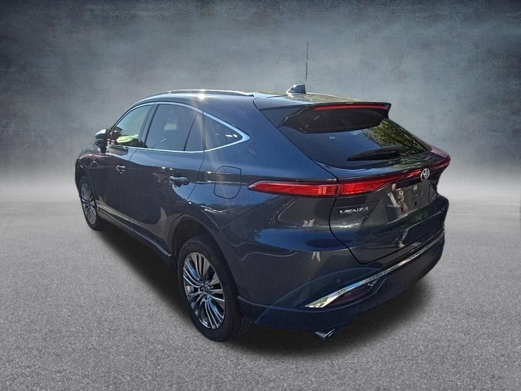 Used 2021 Coastal Gray Toyota XLE image 5