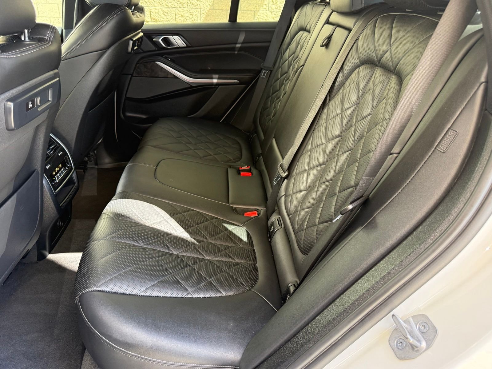 Certified Used 2023 Mineral White Metallic BMW xDrive40i image 33