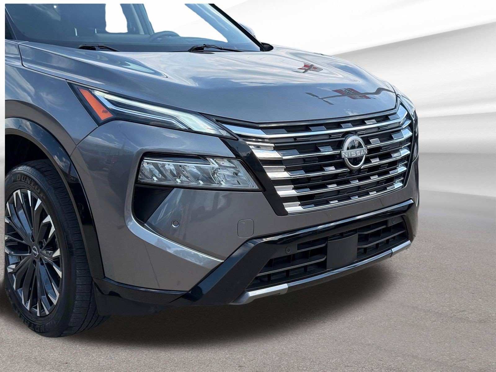 Certified Used 2025 Gun Metallic Nissan Platinum image 42