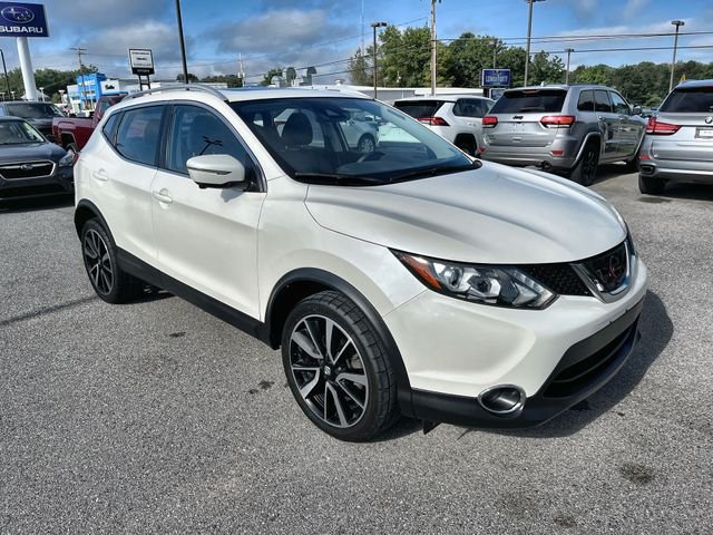 Used 2017 White Nissan SL image 11