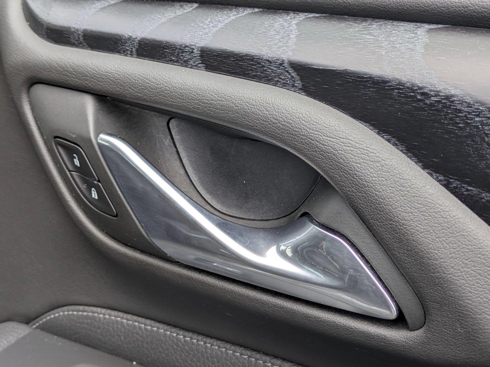 Used 2022 Onyx Black GMC Denali image 36