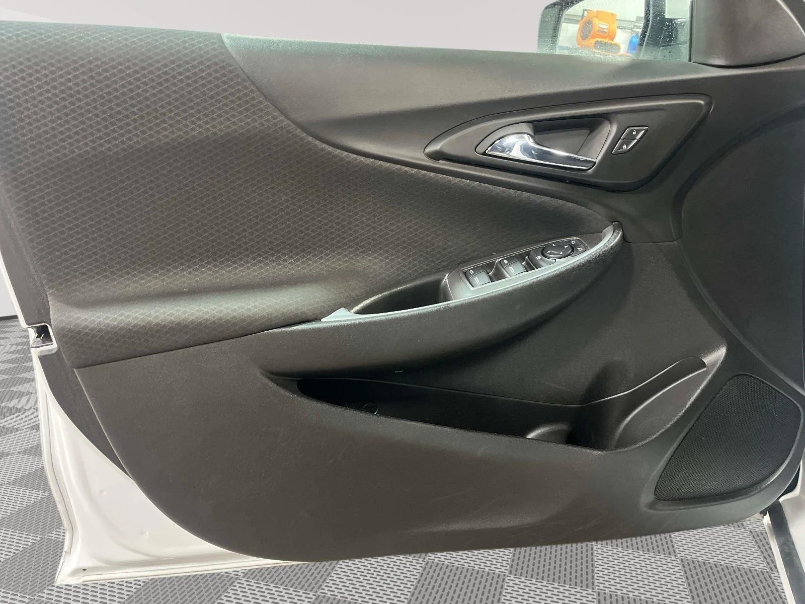 Used 2024 Summit White Chevrolet LT image 18