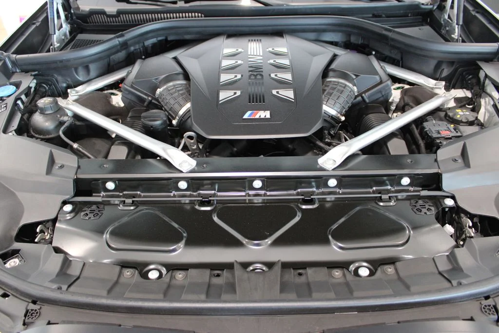 New 2027 White BMW M60i image 8