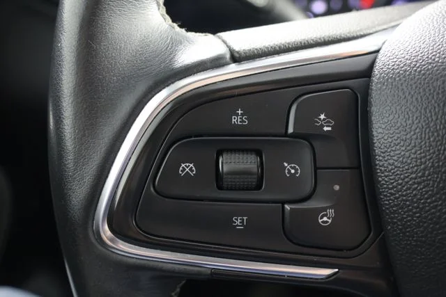 Used 2022 Red Buick Essence image 11