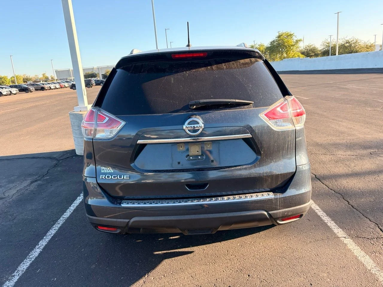 Used 2016 Arctic Blue Metallic Nissan S image 5
