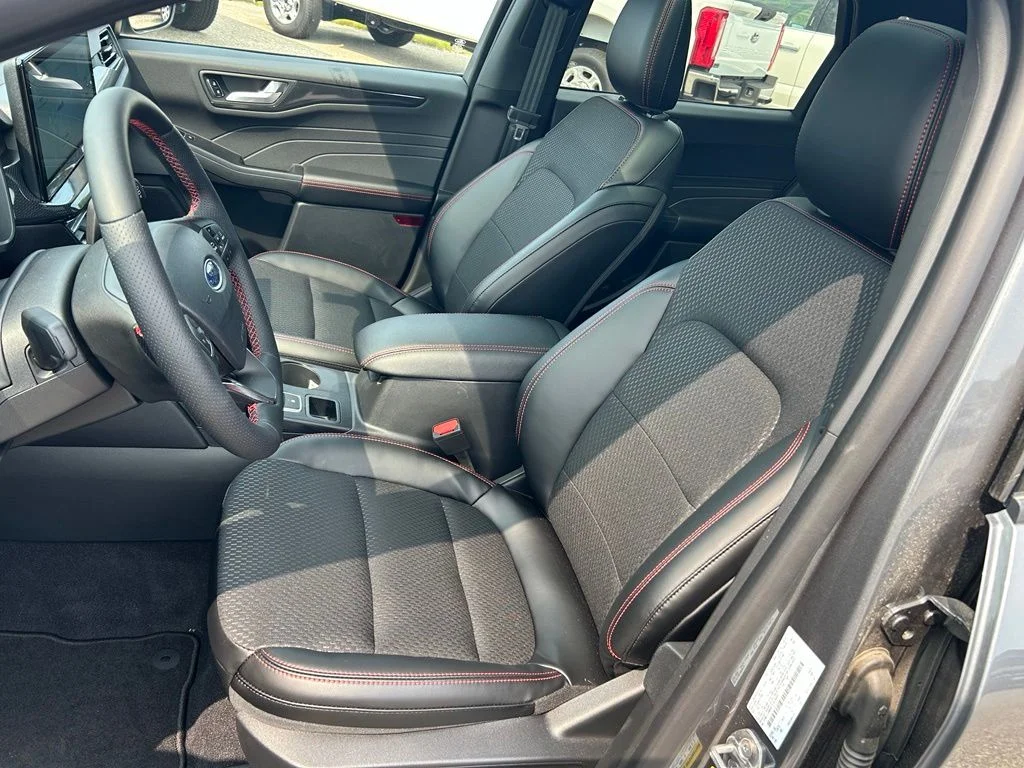 2026 Ford Escape ST-Line - Photo 10