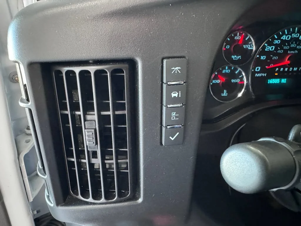 2024 Chevrolet Express Cargo Work Van - Photo 18
