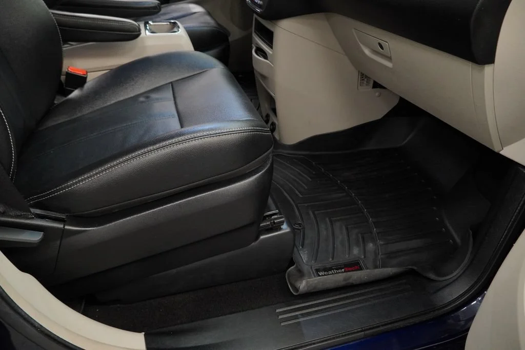 Used 2016 Blue Chrysler Touring image 43