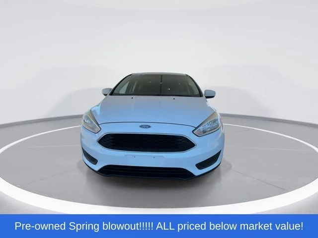 Used 2018 White Ford SE image 3