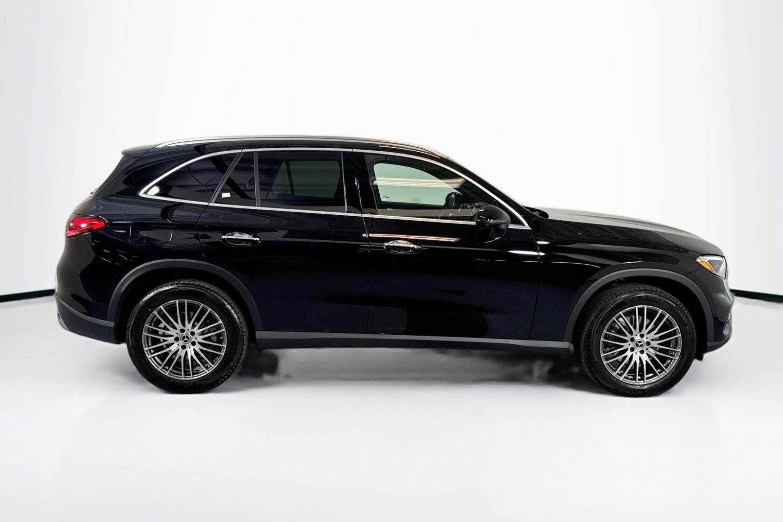 New 2026 Black Mercedes-Benz GLC 300 image 4