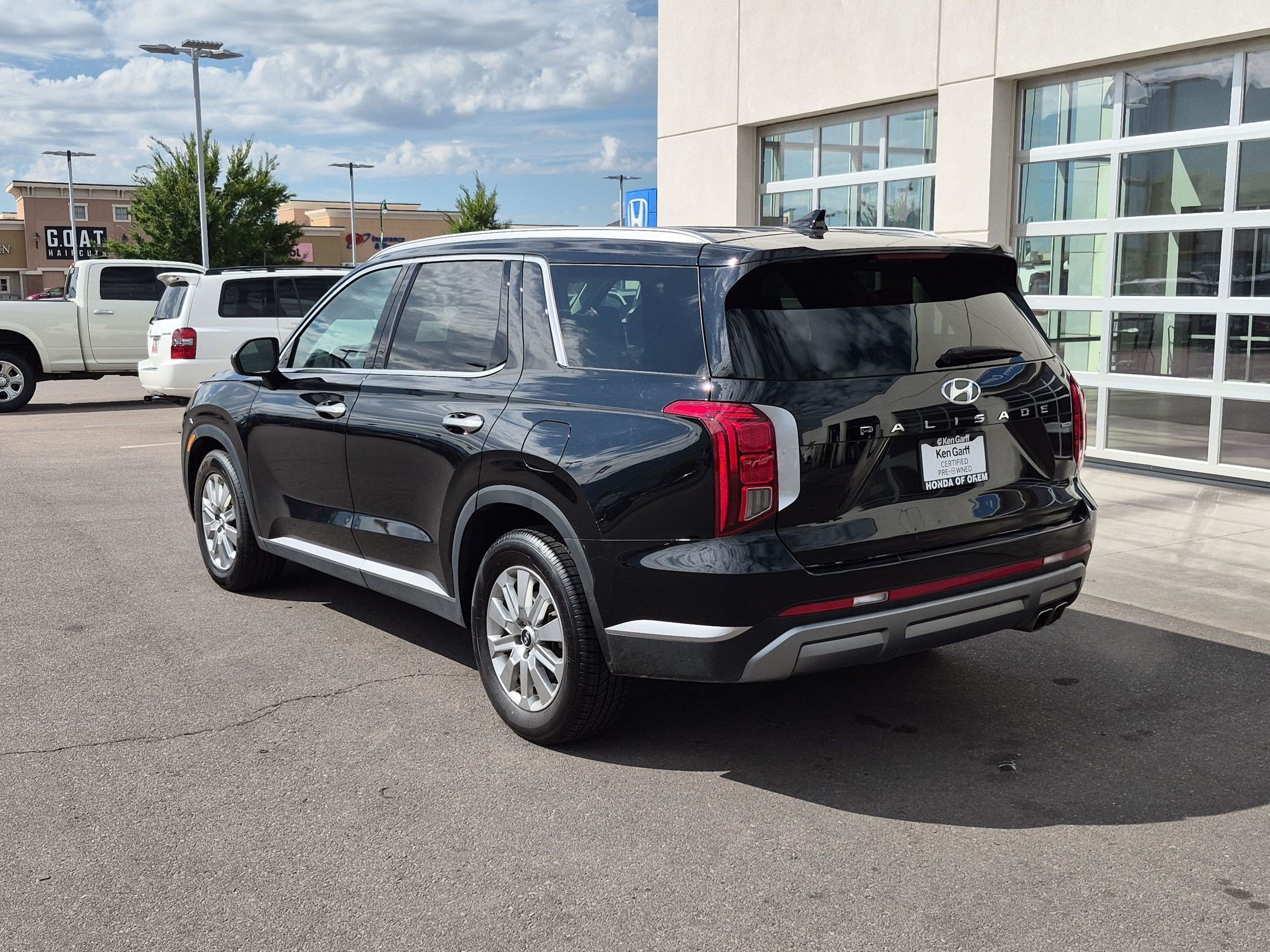 Used 2024 Abyss Black Pearl Hyundai SEL 7P image 5