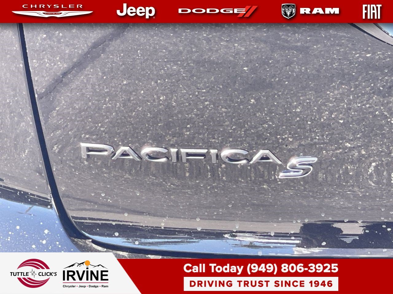 New 2027 Diamond Black Crystal Pearl-Coat Exterior Paint Chrysler Limited image 8