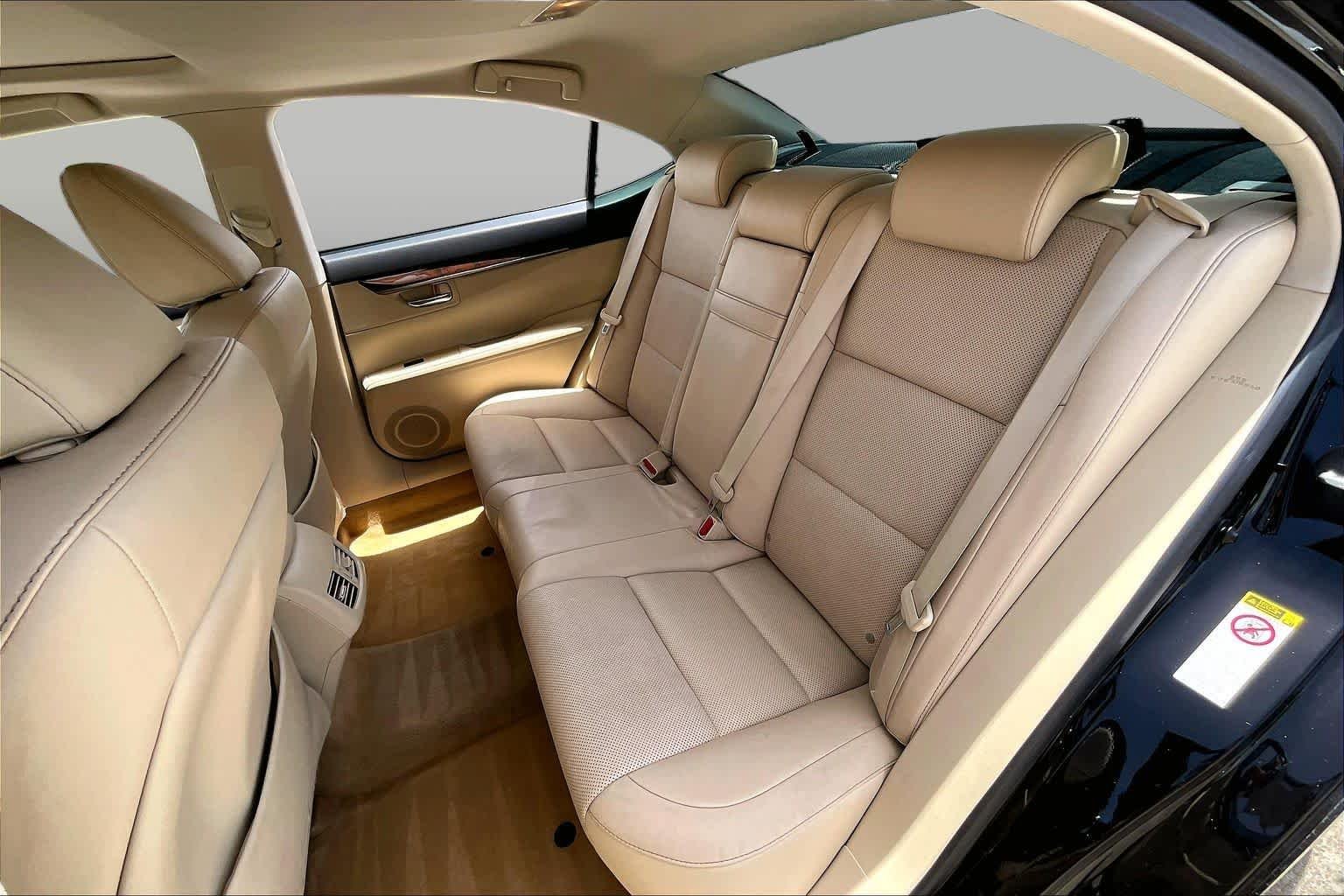 Used 2014 Obsidian Lexus  image 18