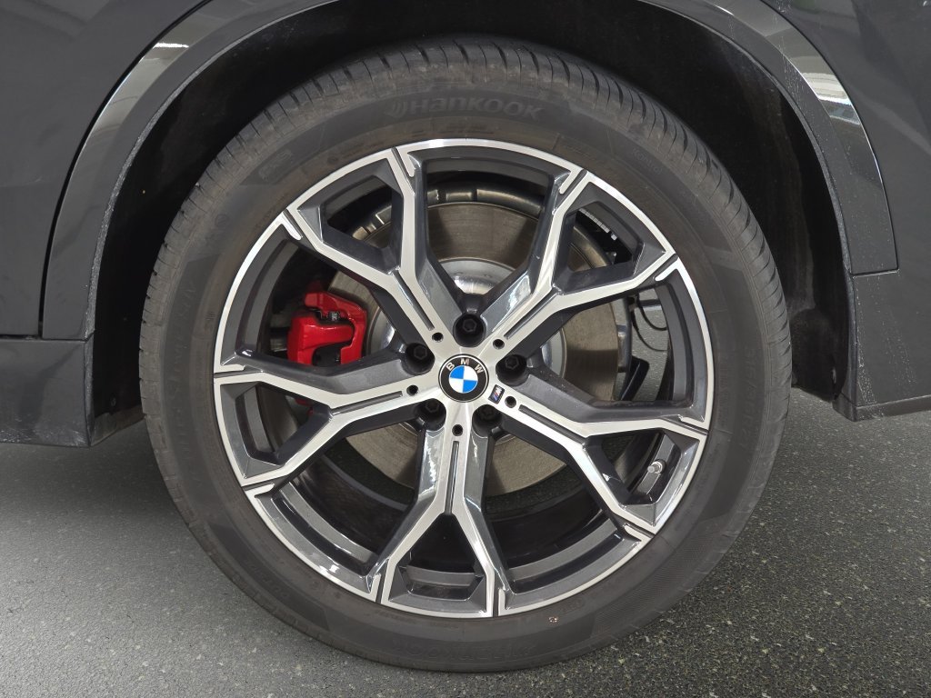 Used 2026 Dravit Grey Metallic BMW xDrive50e image 32
