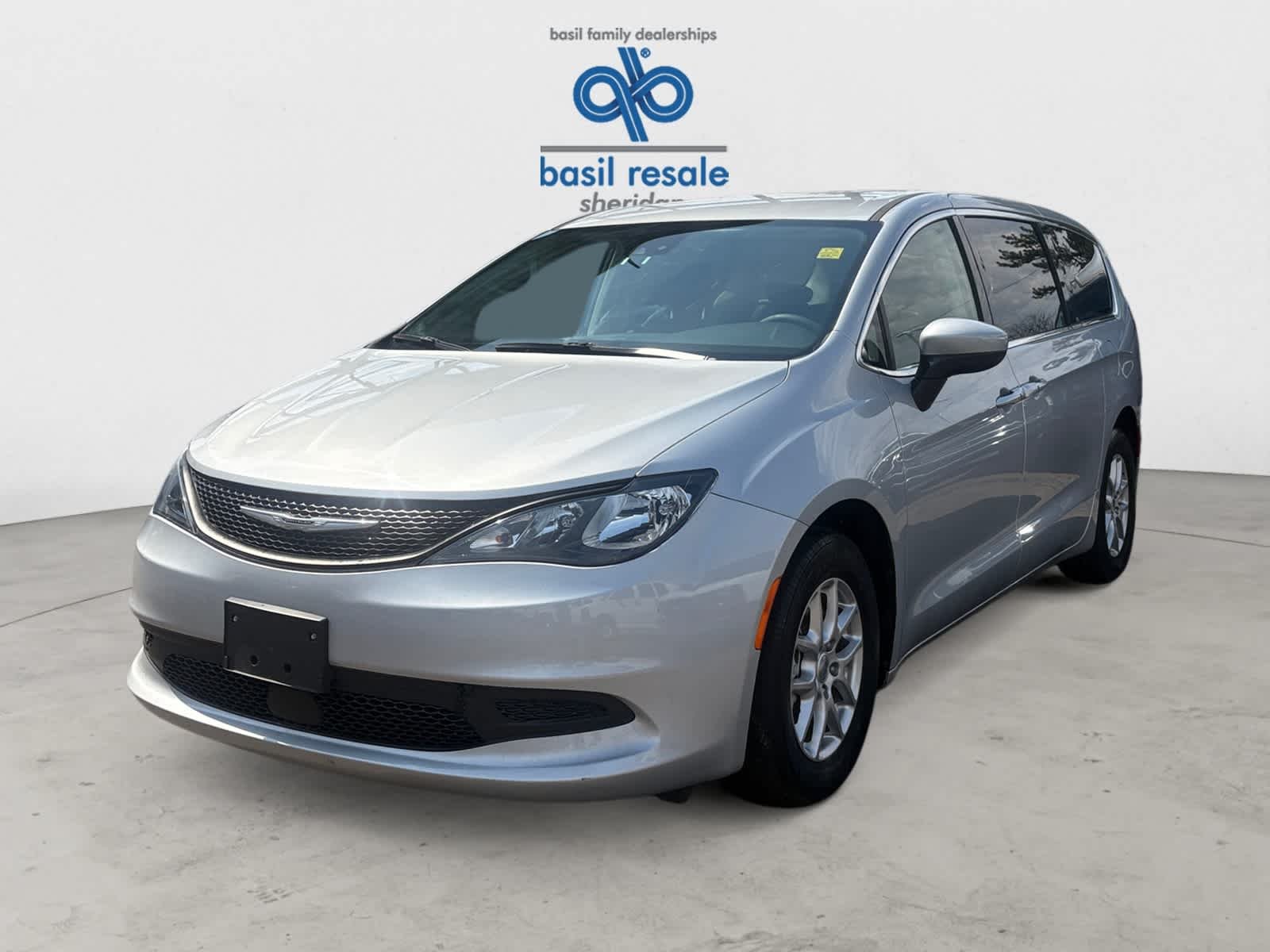 Used 2023 Silver Mist Clearcoat Chrysler LX image 2