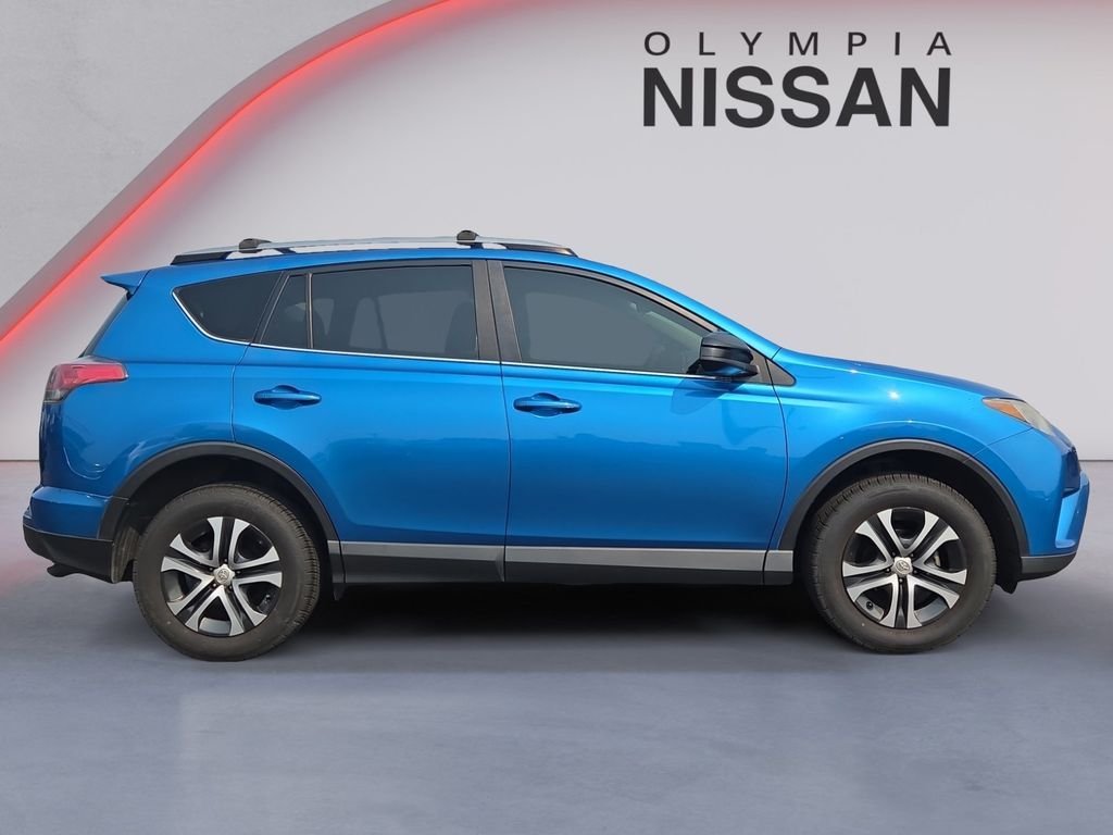 Used 2017  Toyota LE image 6