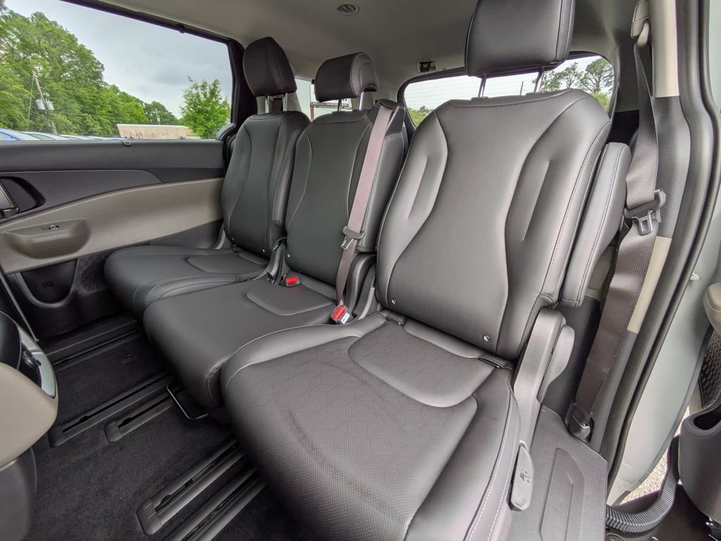 New 2026 Ceramic Silver Kia EX image 15