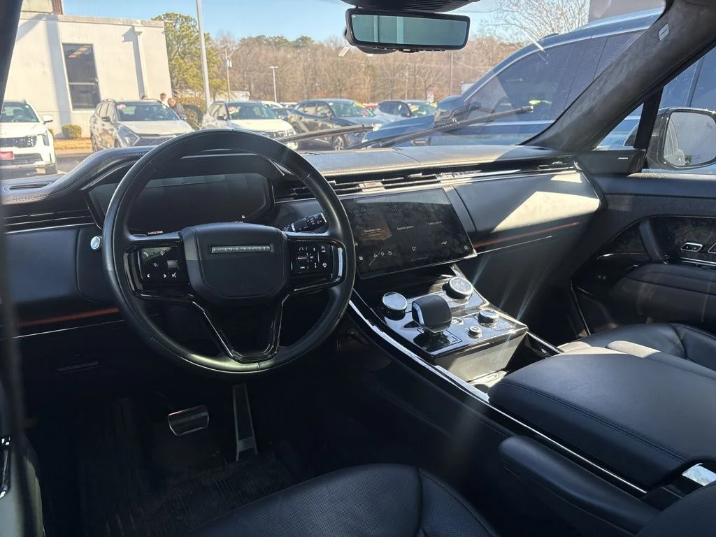 Used 2023 Black Land Rover First Edition image 4