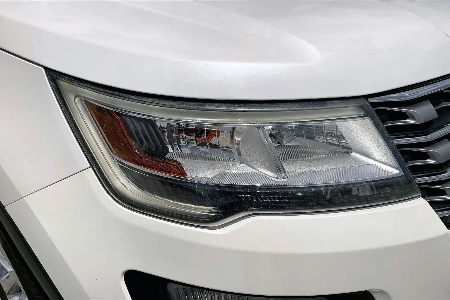 Used 2017 White Platinum Metallic Tri-Coat Ford Limited image 28