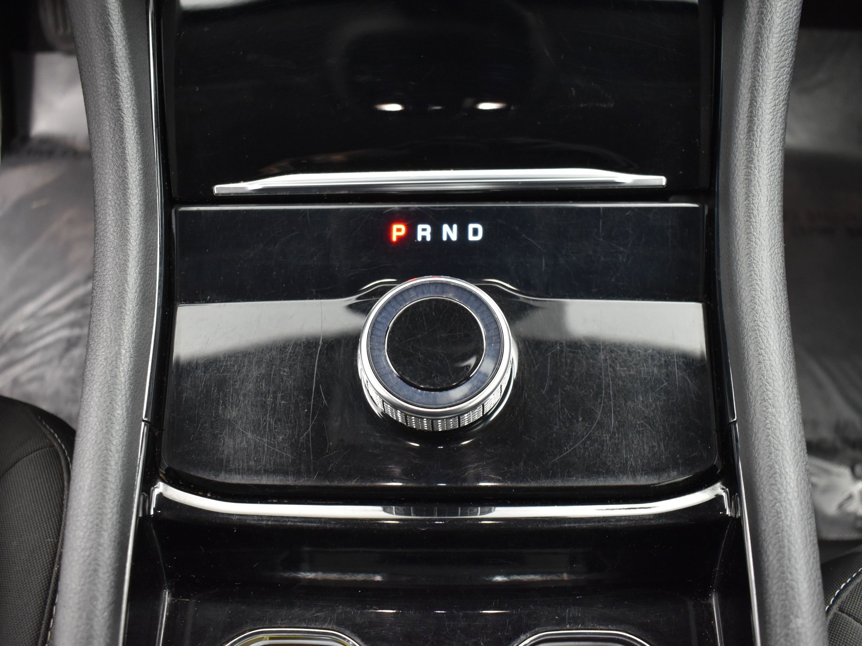 Used 2022 Diamond Black Crystal Pearlcoat Jeep Laredo image 14