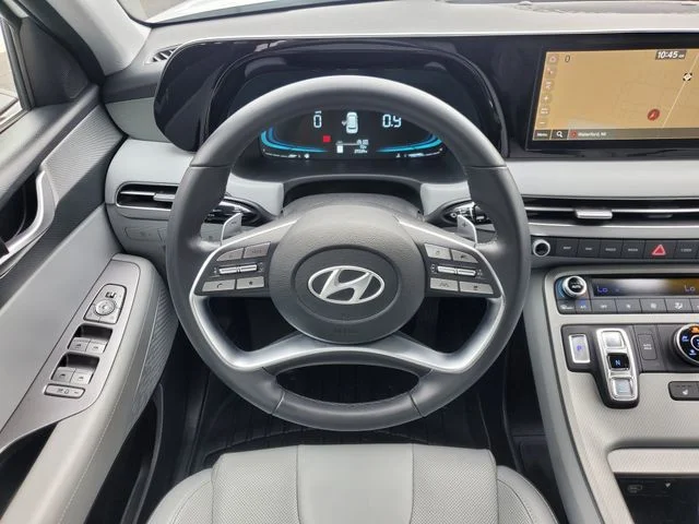 Used 2025 White Hyundai SEL image 14