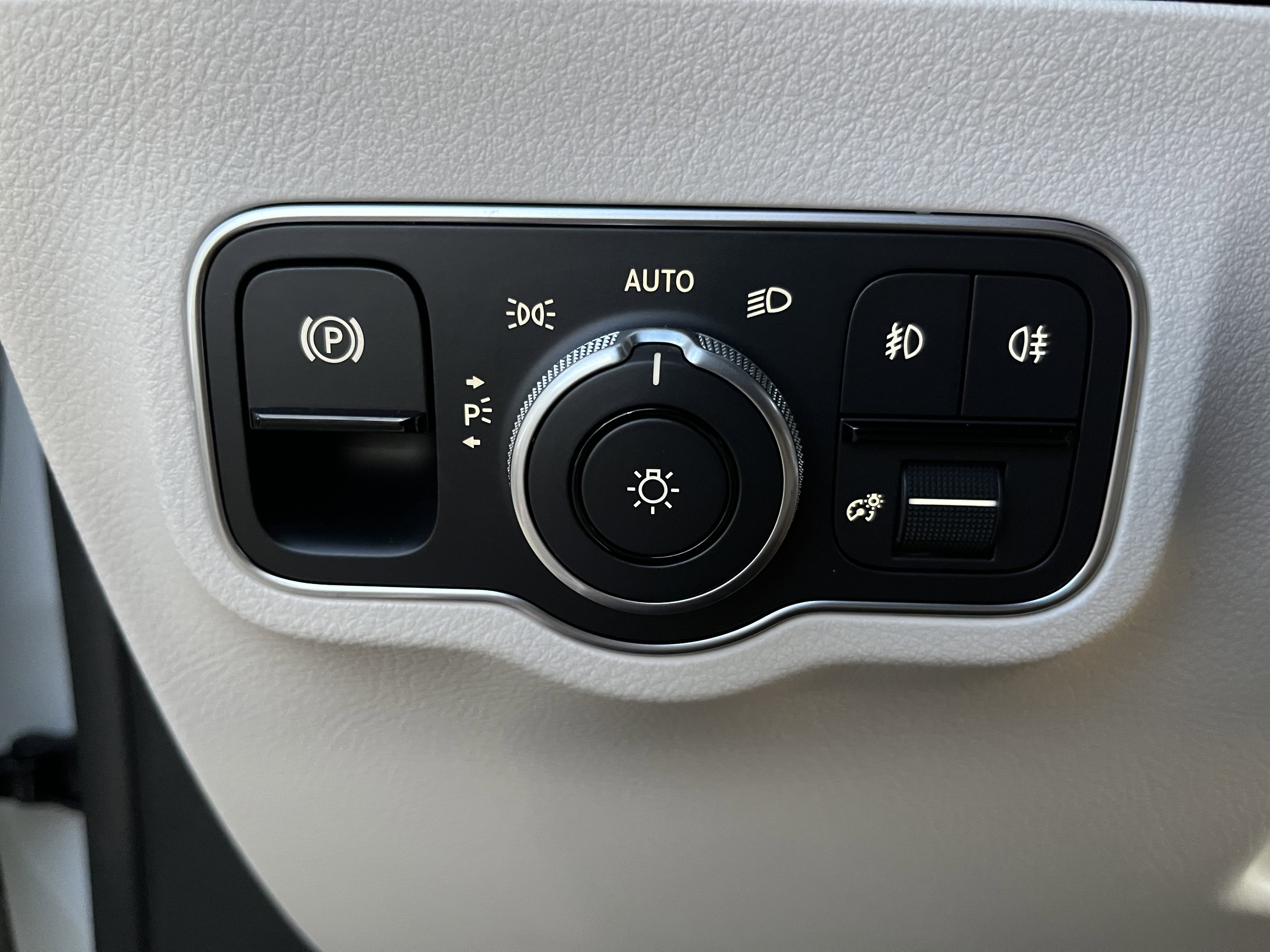 New 2026 POLAR WHITE Mercedes-Benz GLA 250 image 23