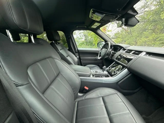 Used 2019 Black Land Rover SE image 2
